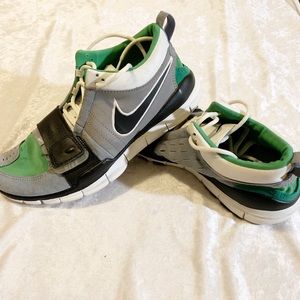 Men’s Nike Running Shoes 👟 💚